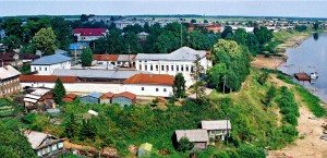 наб.Кускова д.11 (на берегу реки Сухона)