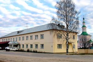 Здание гостиницы "Рассвет", в котором располагается офис предприятия "ТотьмаТур""