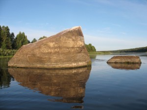 Камень лось
