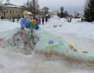Скульптуру на стихотворение "Букет" изготовили представители Совета Ветеранов.