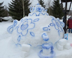 "Скорей, скорей! Когда продрогнешь весь, Как славен дом и самовар певучий! Вон то село, над коим вьются тучи, Оно село родимое и есть..." К самовару приглашает команда д/с "Кораблик"