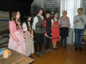 Школьники - участники спектакля Разбойник Ляля