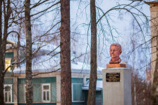 Памятник Вахрушову